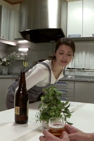 Maki Hojo bùng nổ JUQ-851: Mẹ bạn thân nuốt chửng sự cấm kỵ!