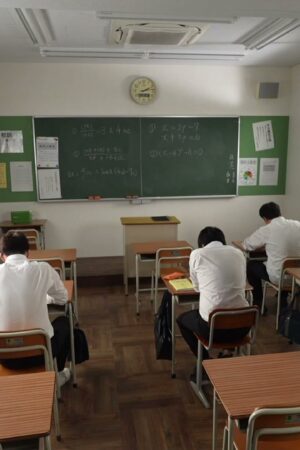 Sayuri-sensei cuồng nhiệt cùng Không – Không: Tiết lộ bí mật nóng bỏng nhất trường