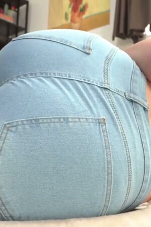 Va chạm cuồng nhiệt với dì béo ú không, mã phim không
