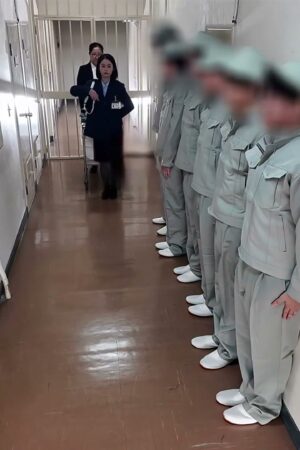 Minamo và START-320: Cai ngục gợi tình dạy dỗ tù nhân cuồng loạn