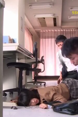 Yui Azuchi và MIDE-104: Cuồng nhiệt va chạm, bùng nổ mọi giới hạn