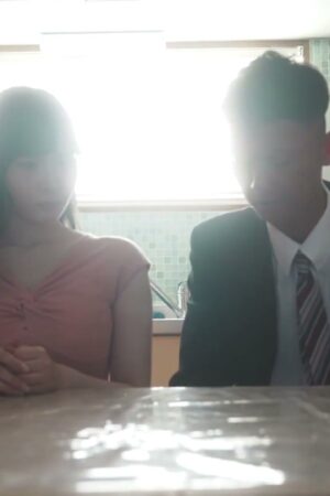 Himeka Iori trong JUQ-923: Vợ hiền lạc lối, cuồng dại trong bar đêm không giới hạn!